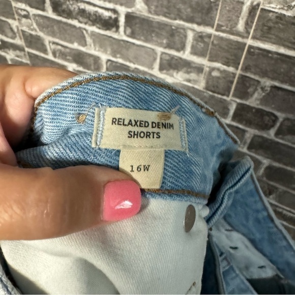 Madewell relaxed denim shorts cut off light wash - Picture 8 of 9